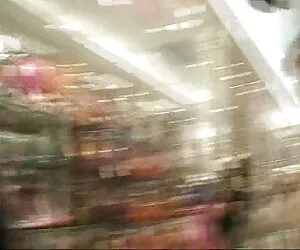 بلوند بدون شورت