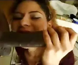 بانوی داغ لاتین بیدمشک و بلعیده دیک بزرگ سیاه و سفید تقدیر