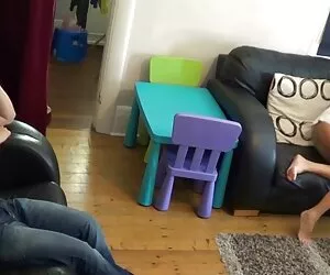 پسر برادر من چشمک می زند