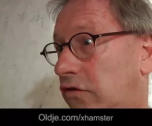 شوهر جوان بالغ منحوس هتل شاخ جوان.