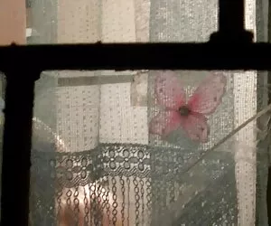 جاسوسی از طریق لباس نوجوان پنجره