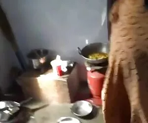 خواهر با دوستان بازی کن