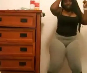 کیک آبنوس Bbw در ساق های خاکستری
