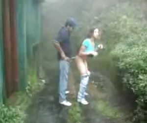 زن و شوهر SL در فضای باز در Nuwara Eliya