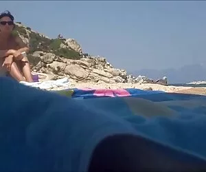 ساحل یونانی برهنه