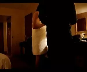 قطره حوله زن برهنه